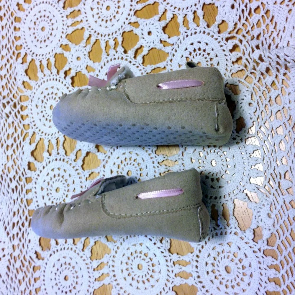 Baby Rising Star Moccasins, pretty pink detail